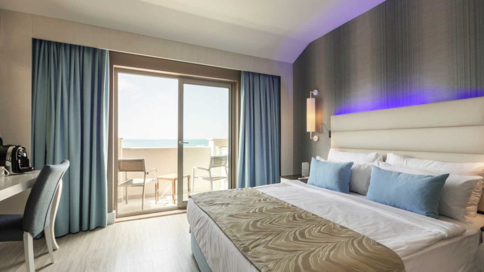 rooms-family-mainbuilding-room