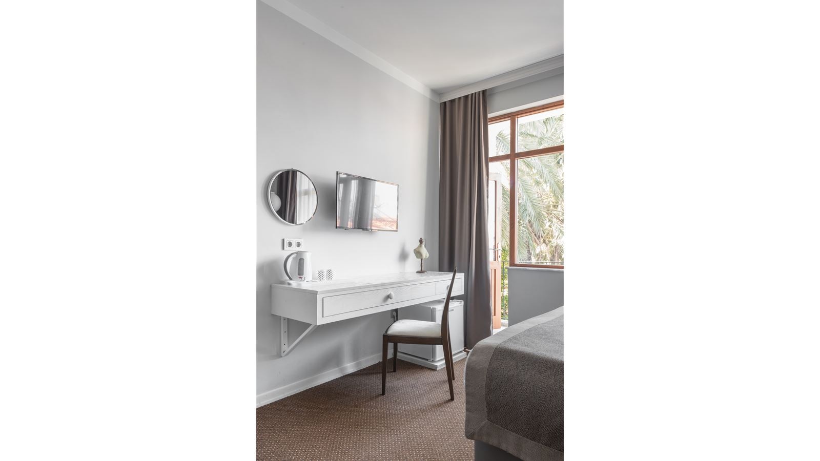 rooms-deluxe-room-with-balcony