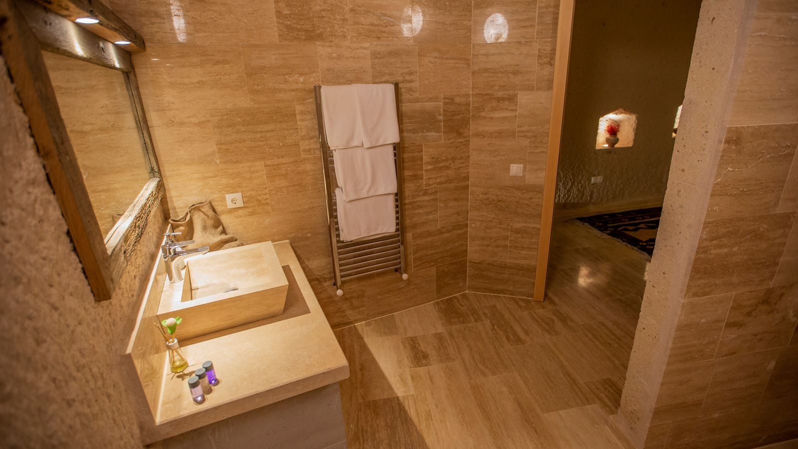 rooms-special-suit-room