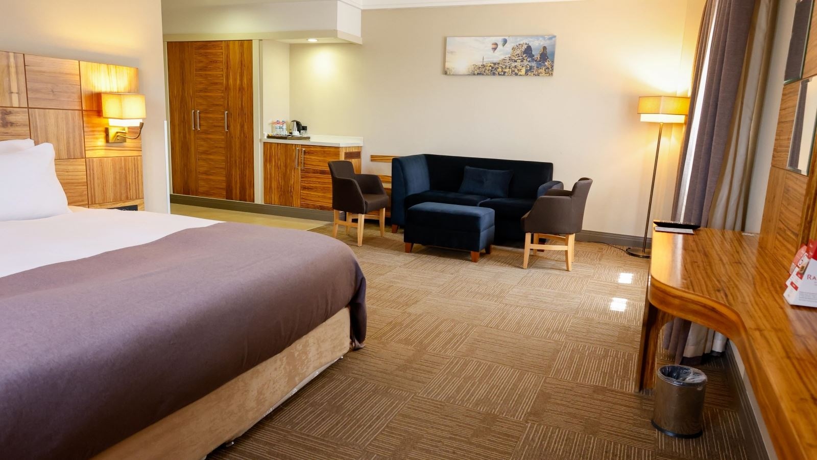 rooms-corner-suit-room