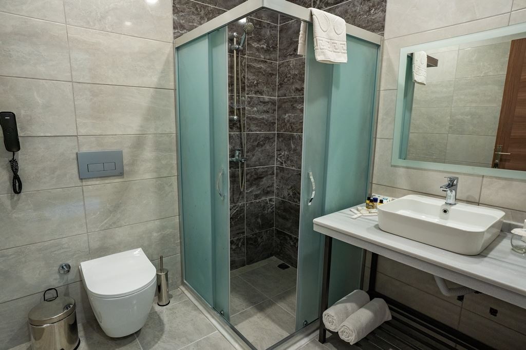 rooms-family-room-with-2-bedrooms-2-bathrooms