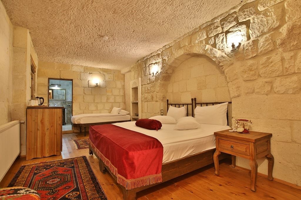 rooms-mazi-deluxe-stone-room