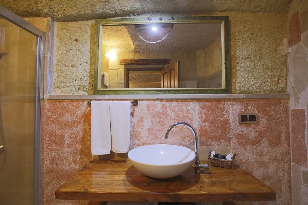 rooms-tokali-deluxe-cave-room