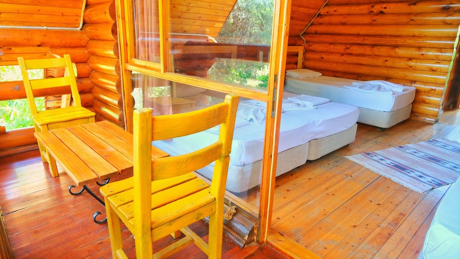 rooms-tree-bungalow-room