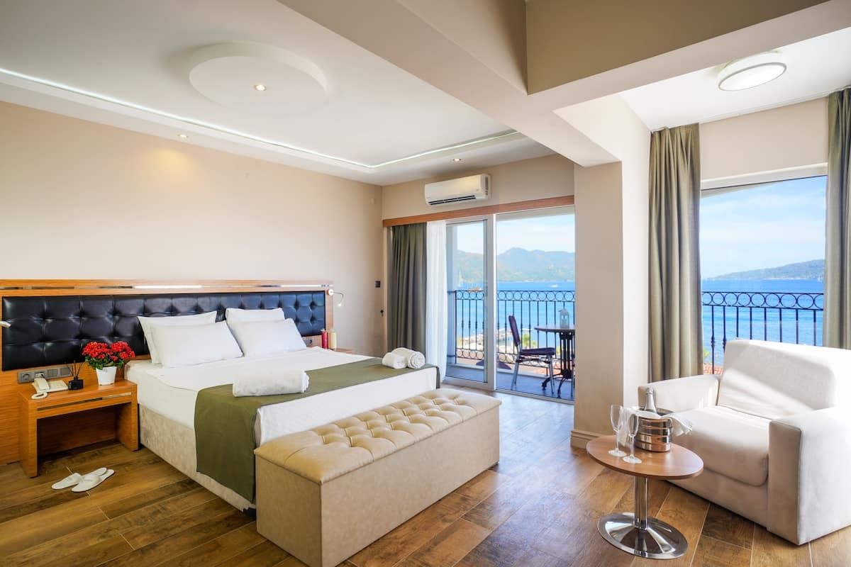 rooms-deluxe-room-sea-view