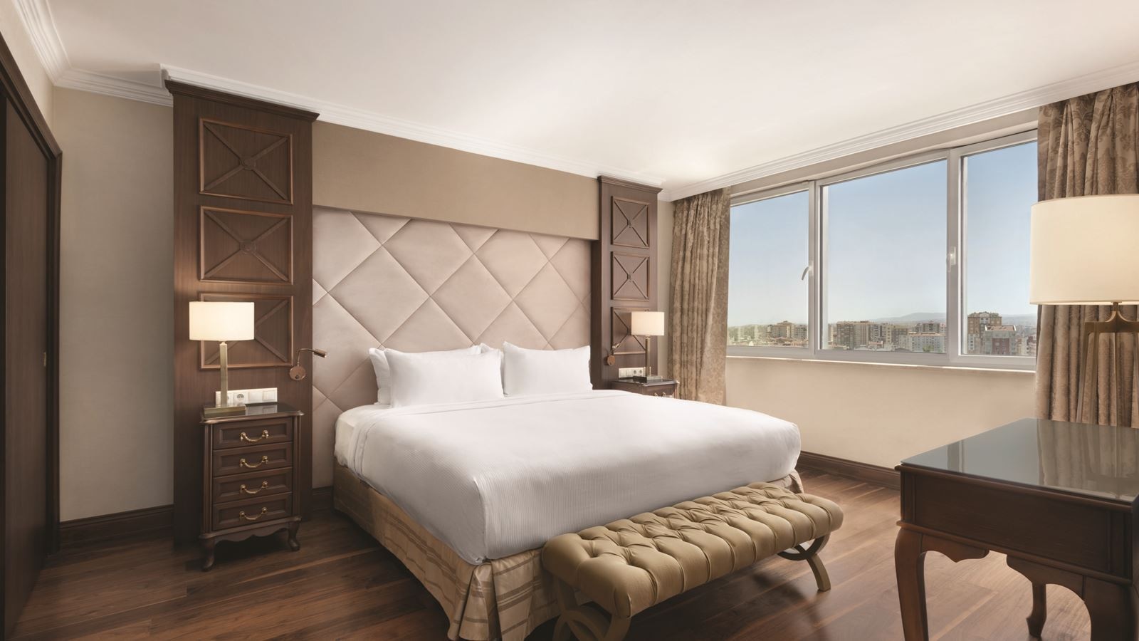 rooms-executive-king-suite-with-terrace