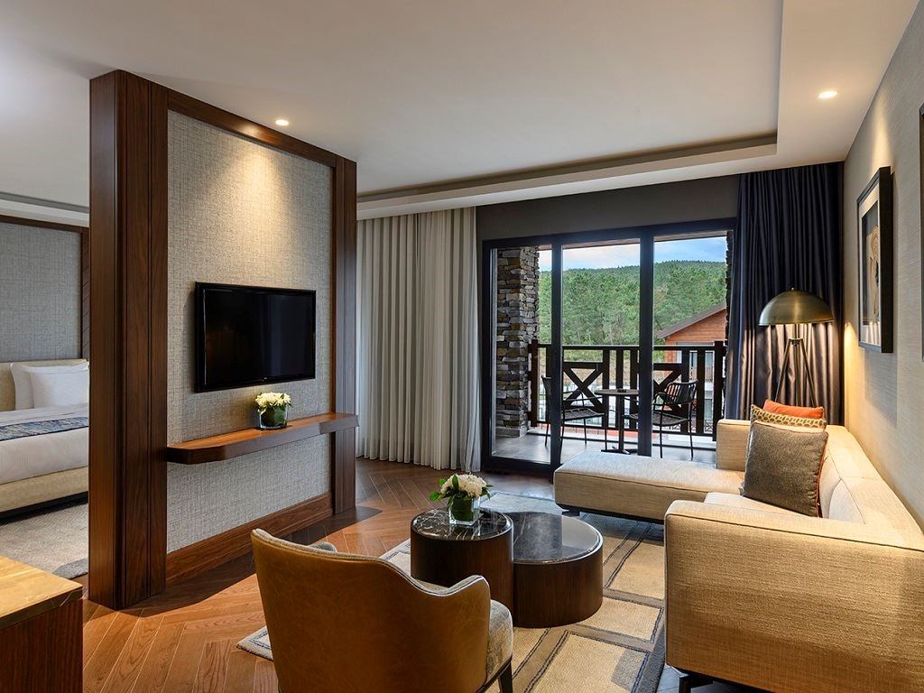 rooms-comfort-suit-golet-ve-orman-manzarali