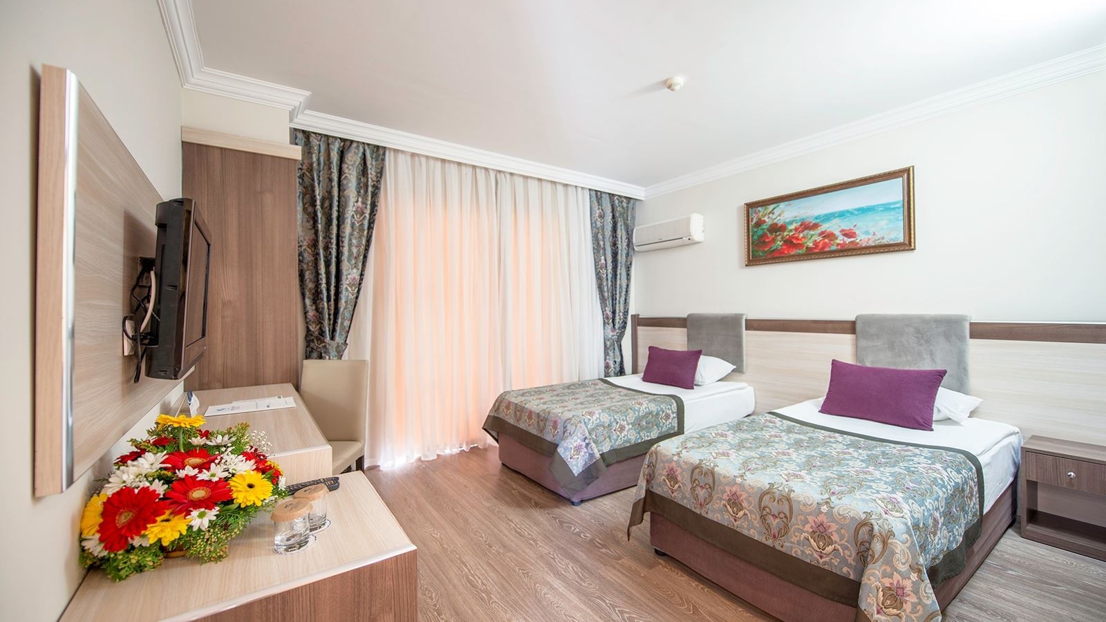 rooms-family-room-land-view