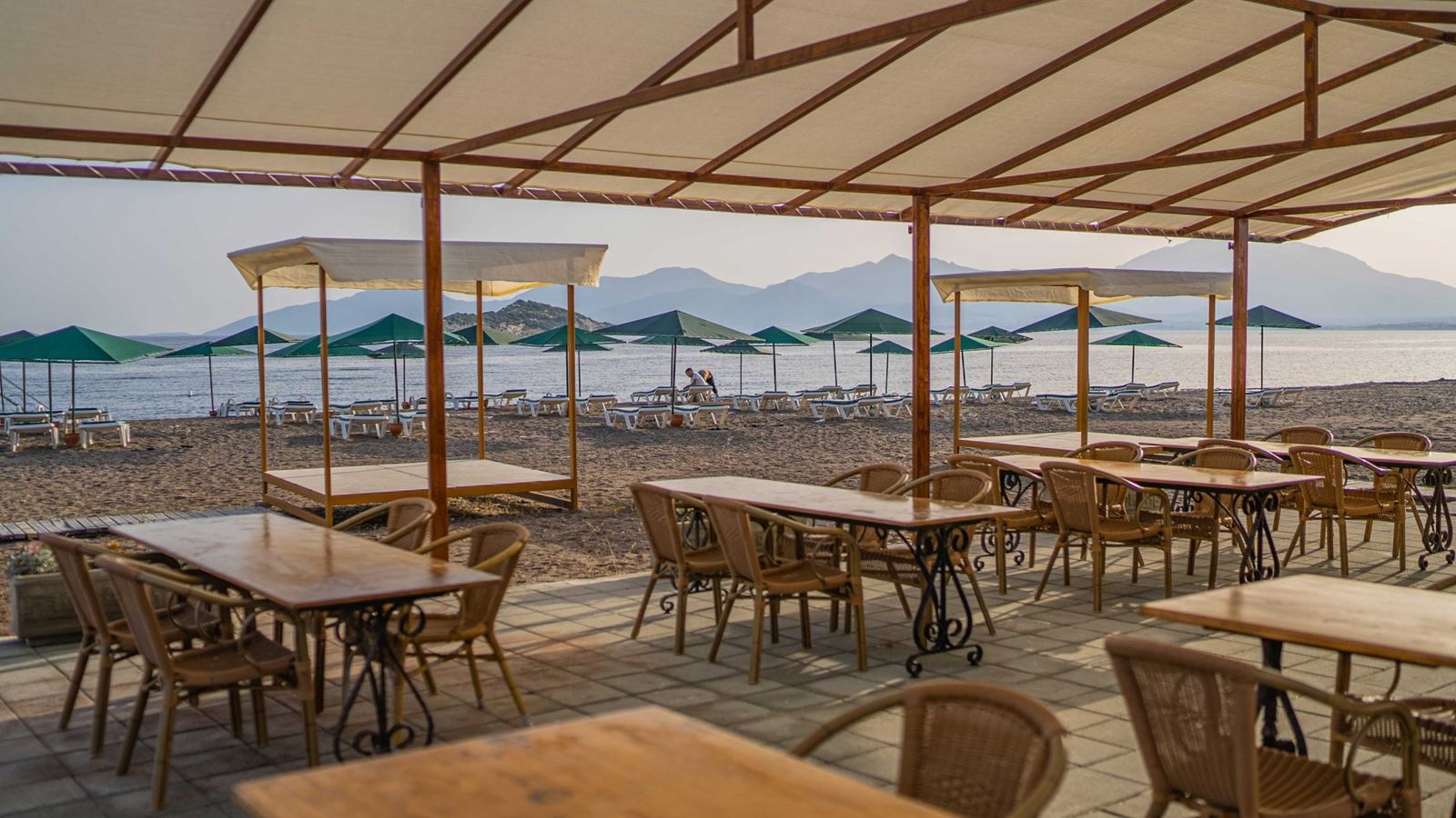 bars-beach-cafe-bar