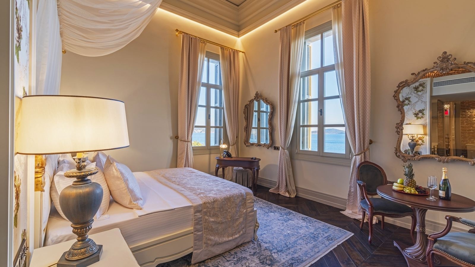 rooms-despor-suit-room