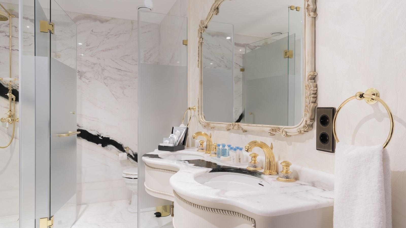 rooms-despor-suit-room