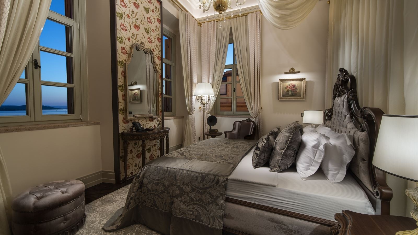 rooms-king-suit-room