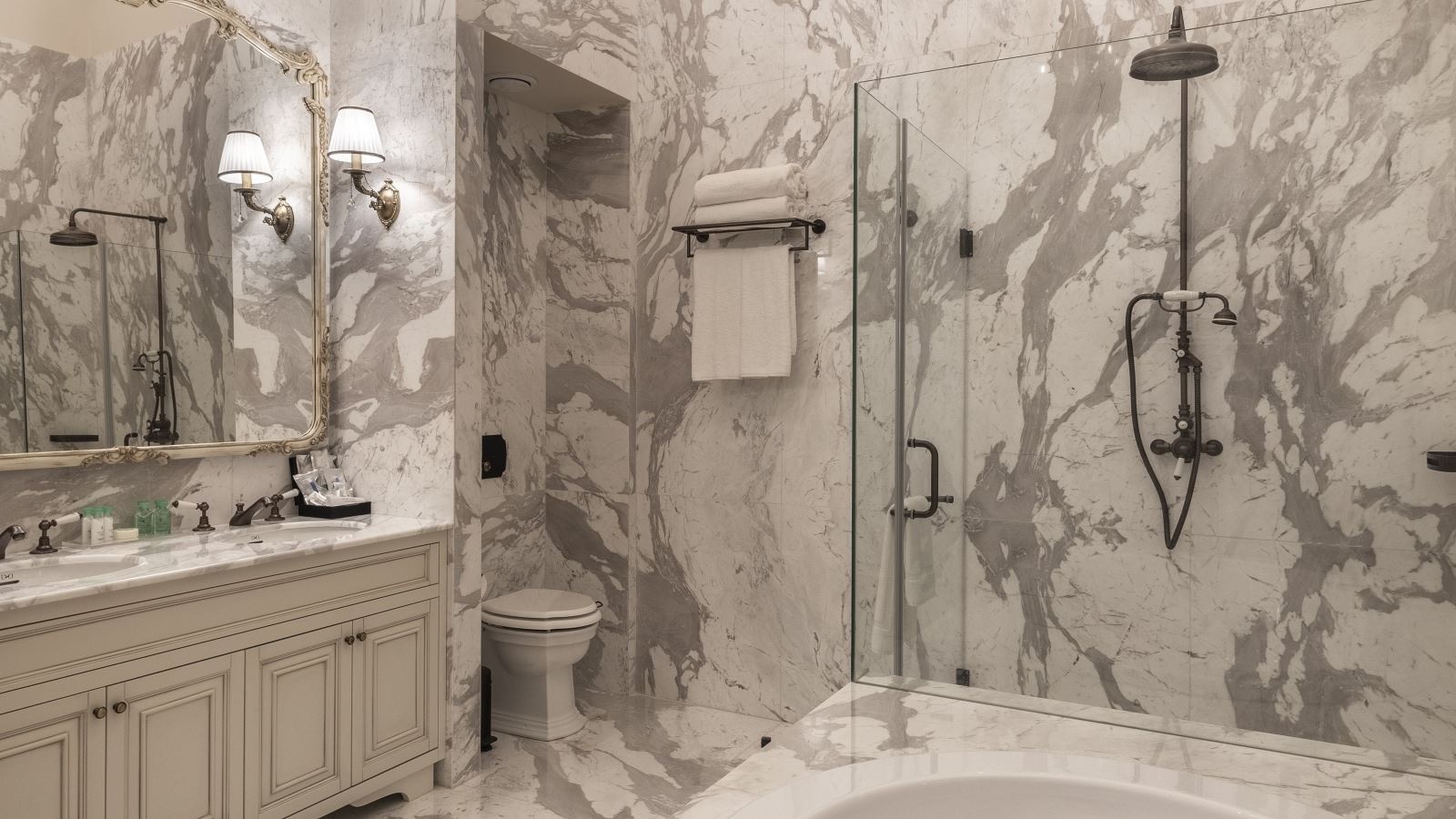 rooms-premium-suit-room