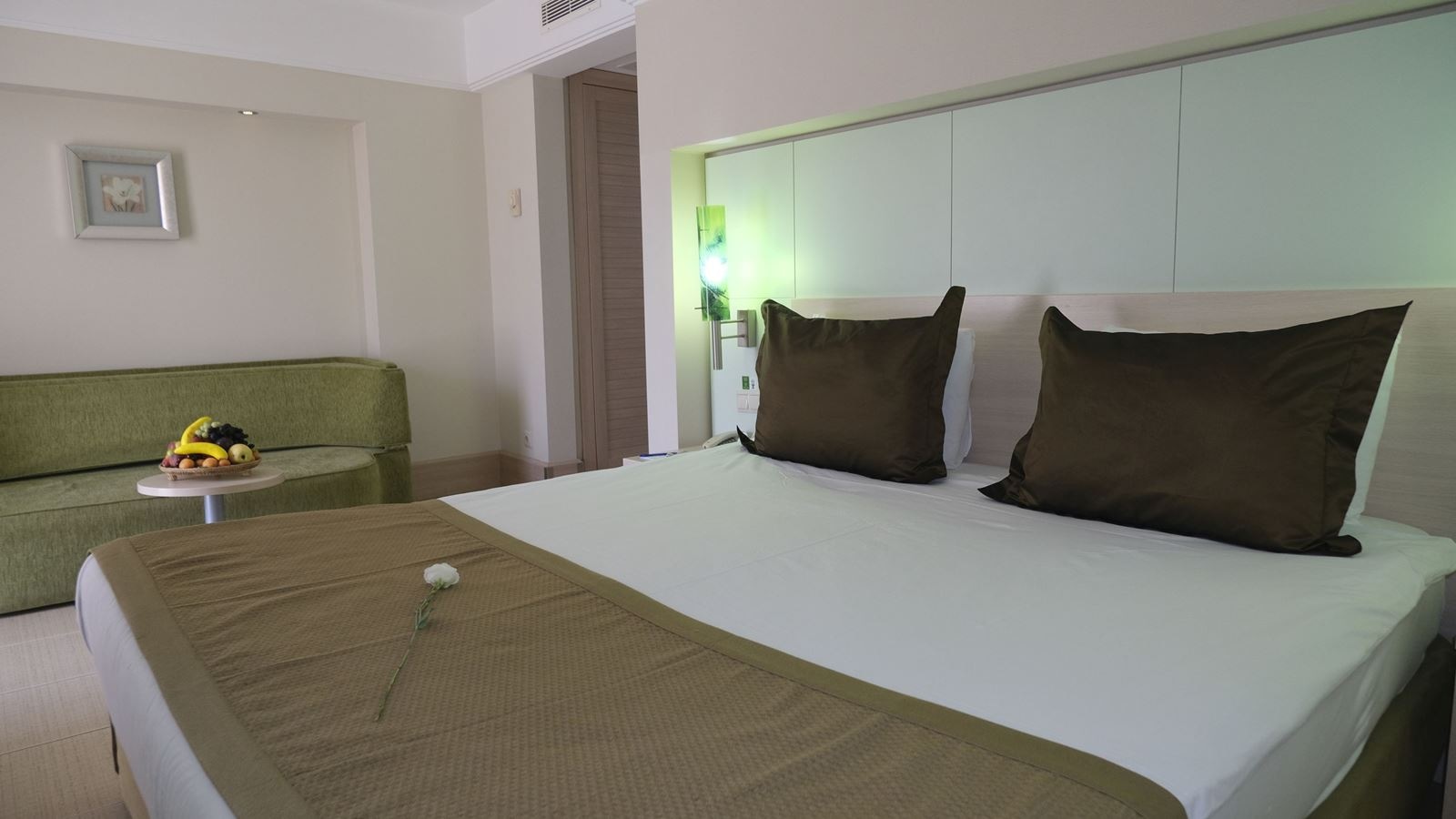 rooms-standard-room-main-buldings