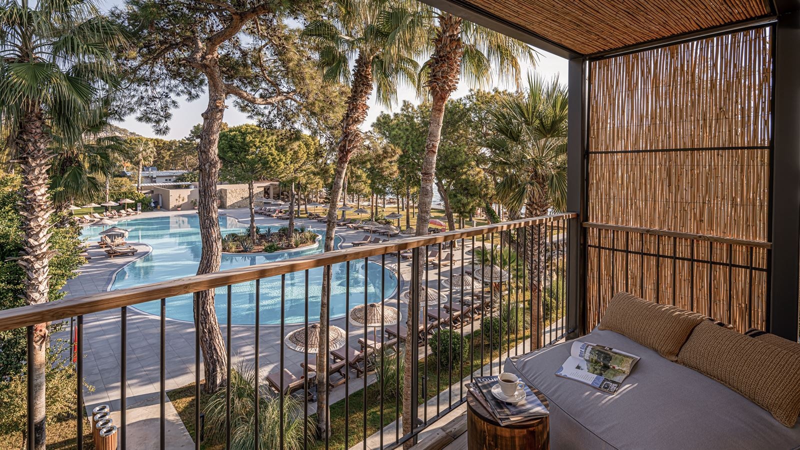 rooms-deluxe-standart-room-side-sea-view