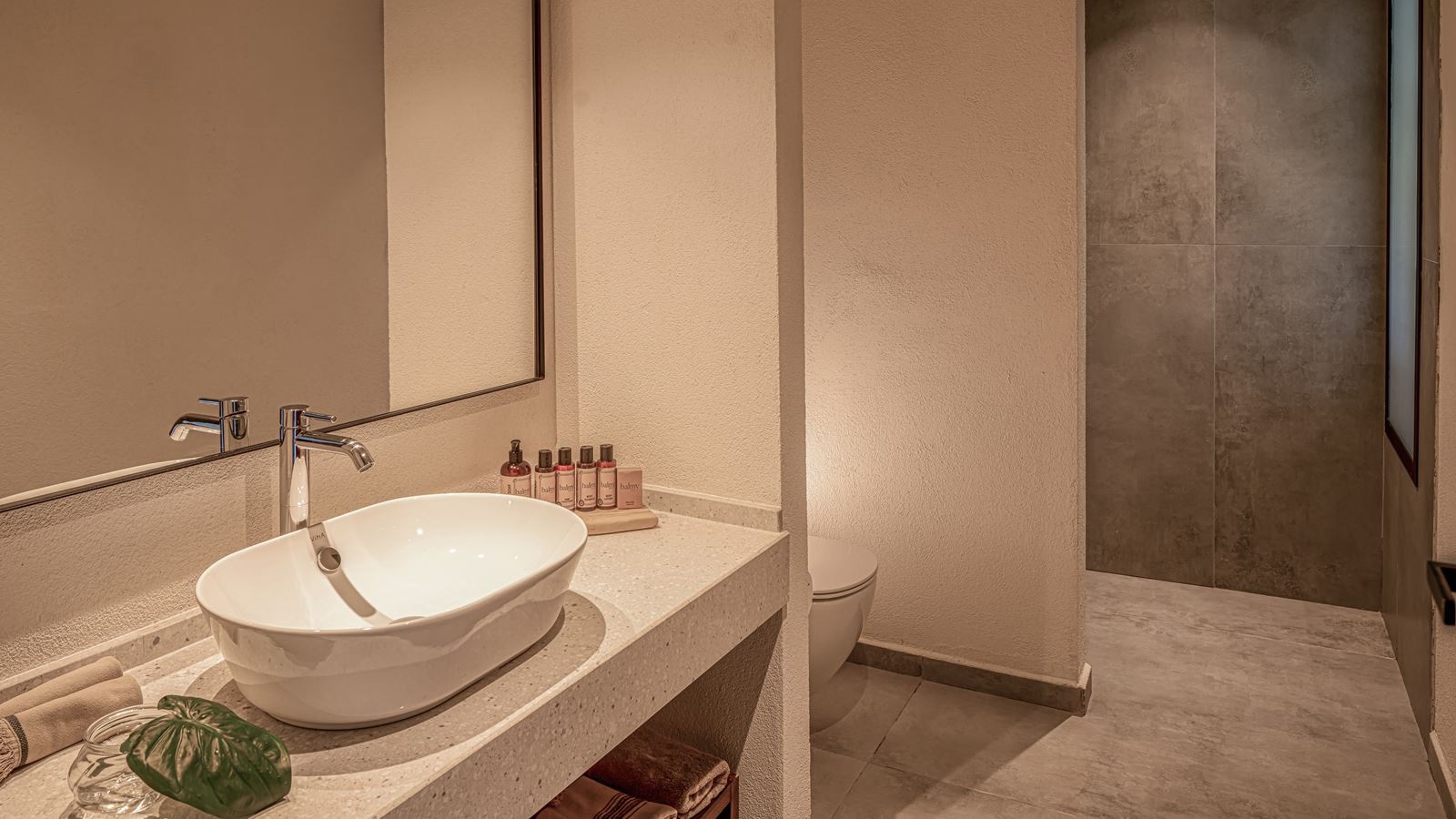 rooms-balmy-garden-swim-up-room