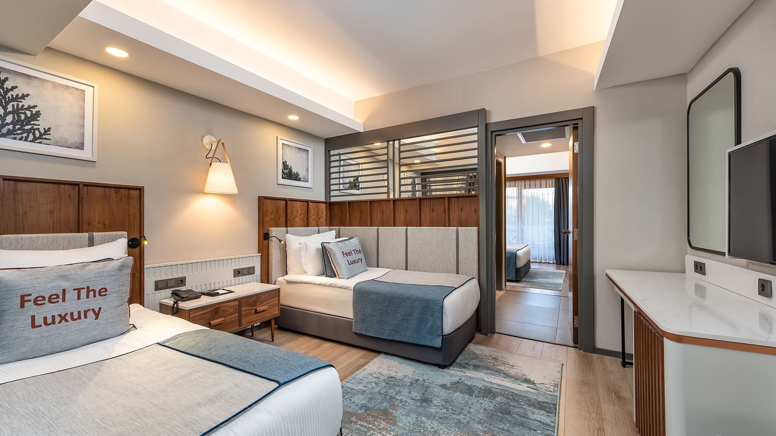 rooms-family-side-sea-view-room-with-2-bathroom