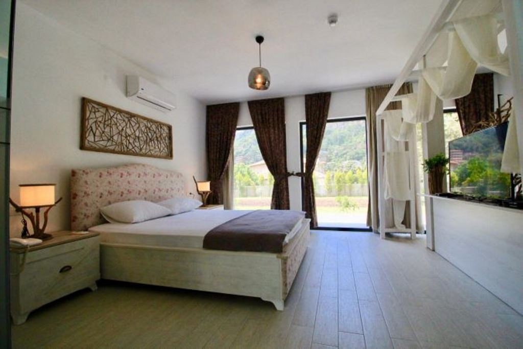 rooms-honeymoon-room