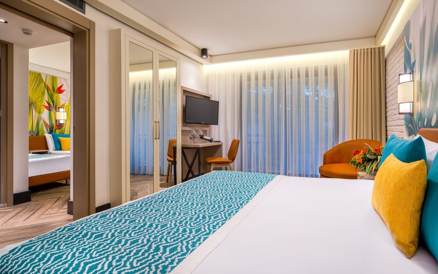 rooms-front-yard-family-room