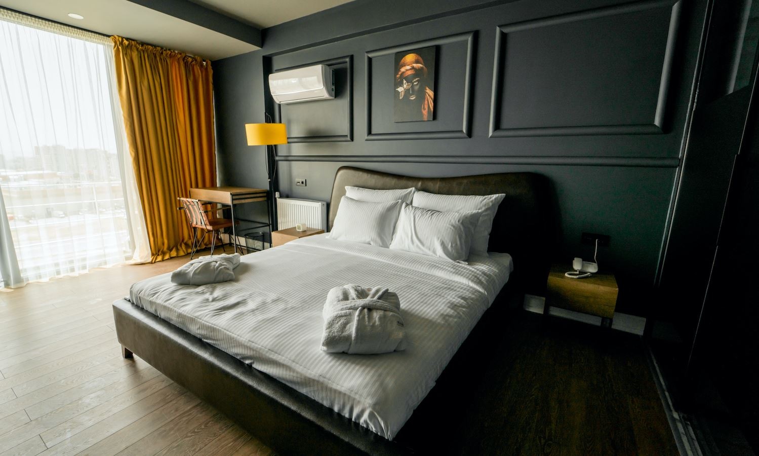 rooms-deluxe-suite-mountain-view