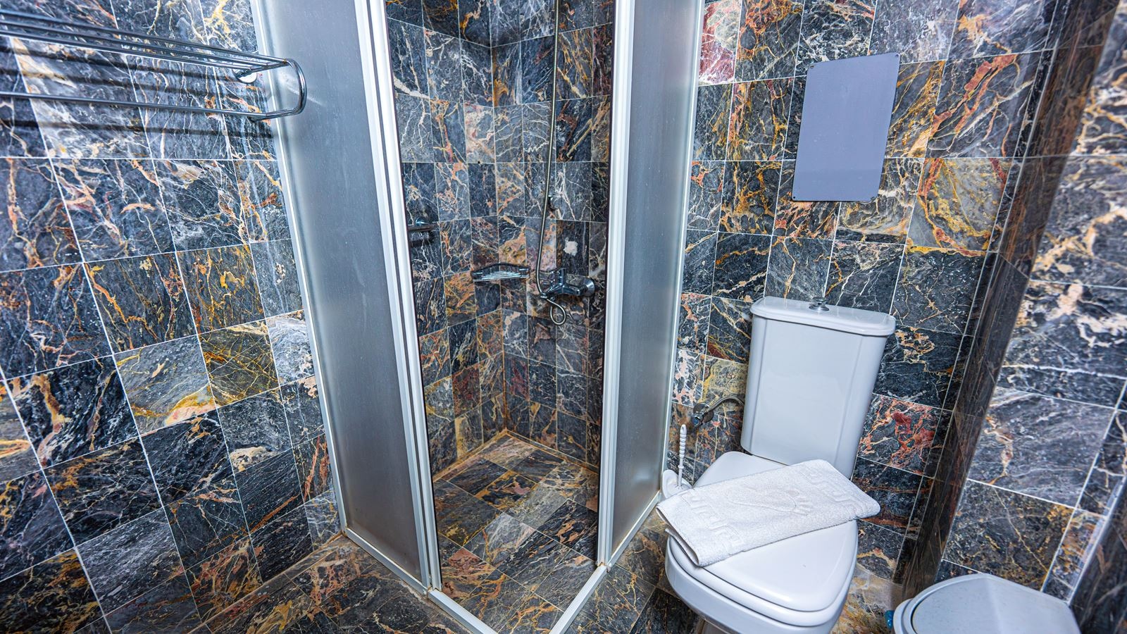 rooms-family-room-one-bedroom