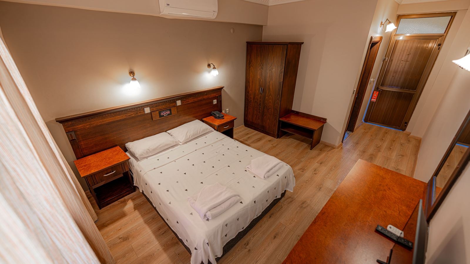 rooms-standard-room-side-sea-view