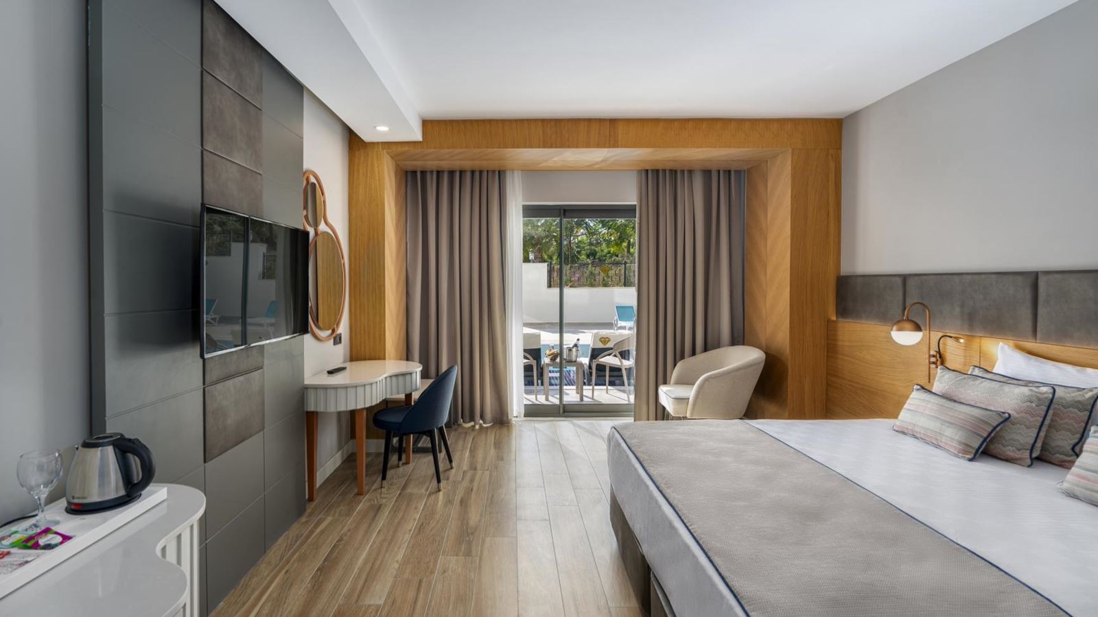 rooms-standard-room-swim-up