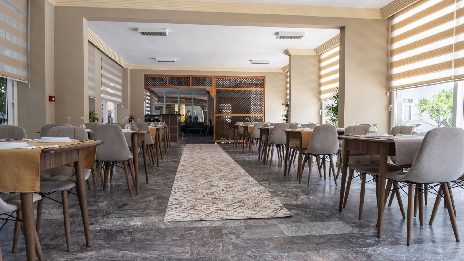 restaurants-restaurant