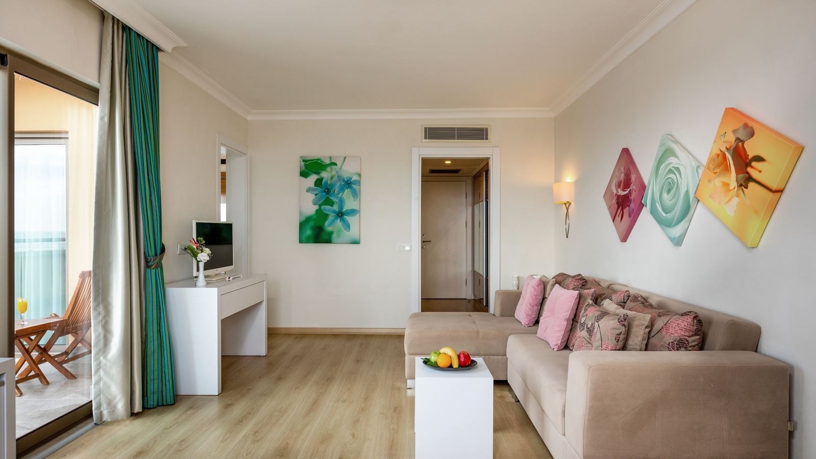 rooms-family-suite-palace-room