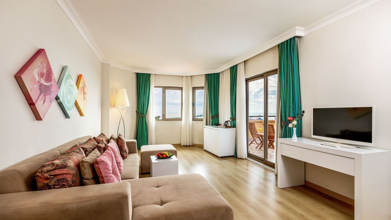 rooms-family-suite-palace-sea-view-room