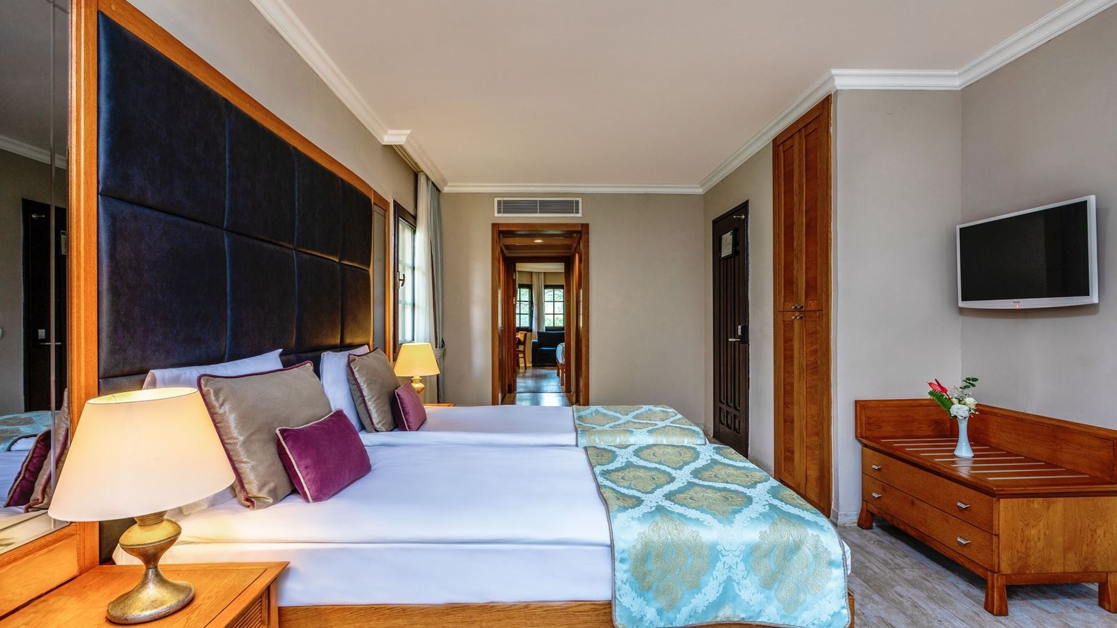 rooms-village-family-superior