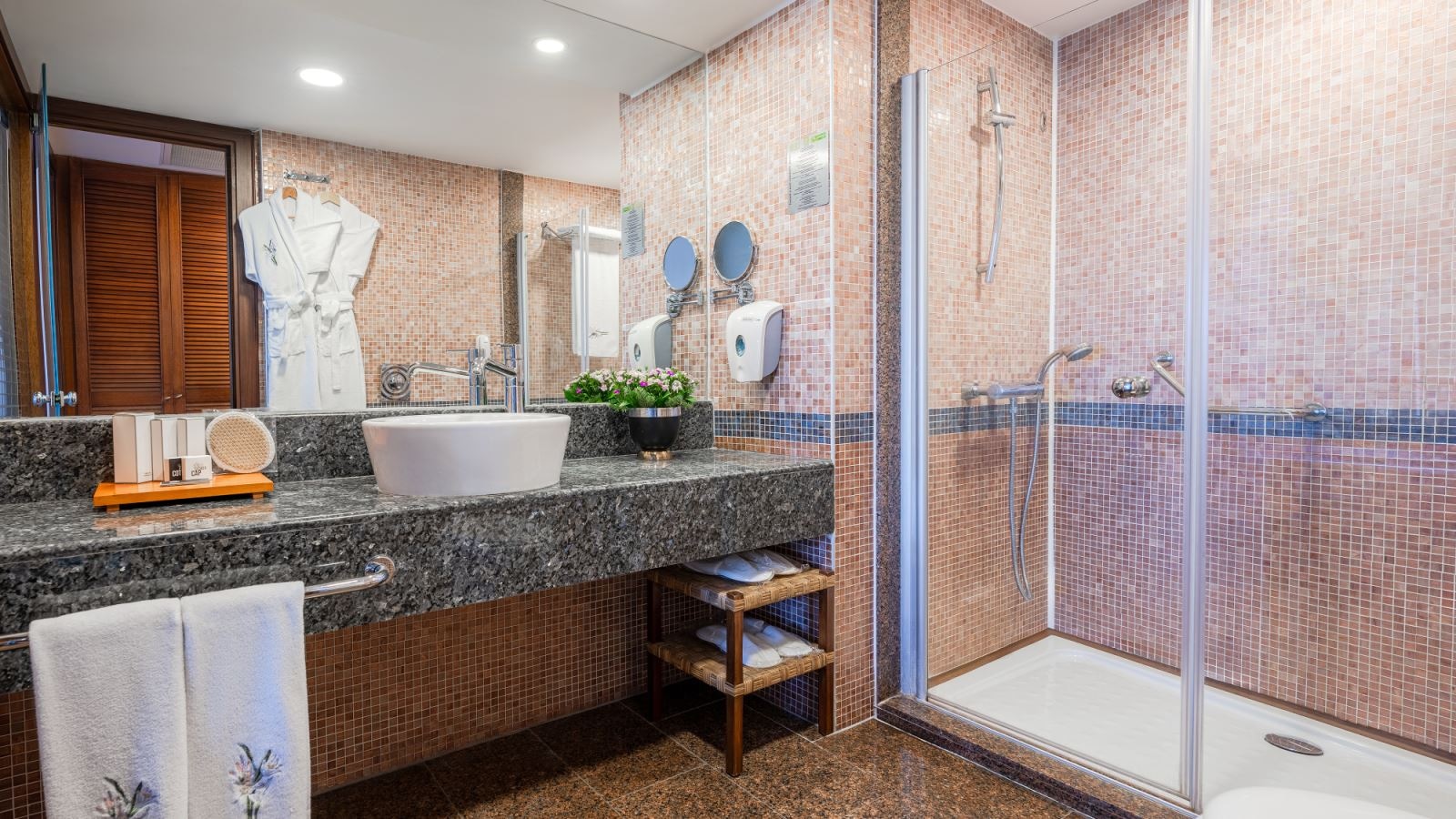 rooms-hills-suite-room