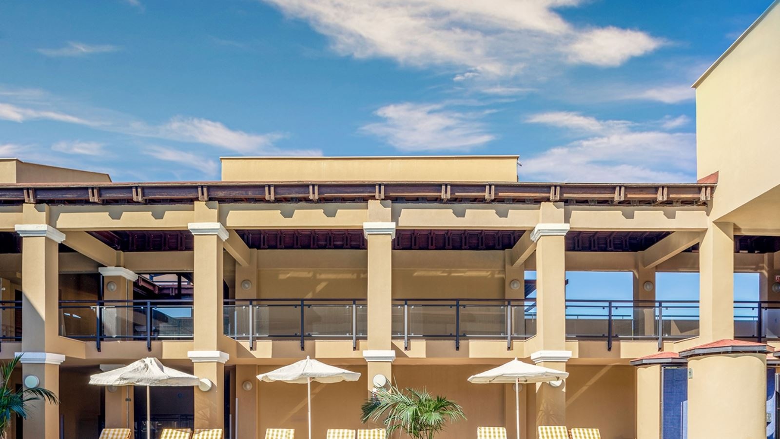 rooms-hills-suite-room