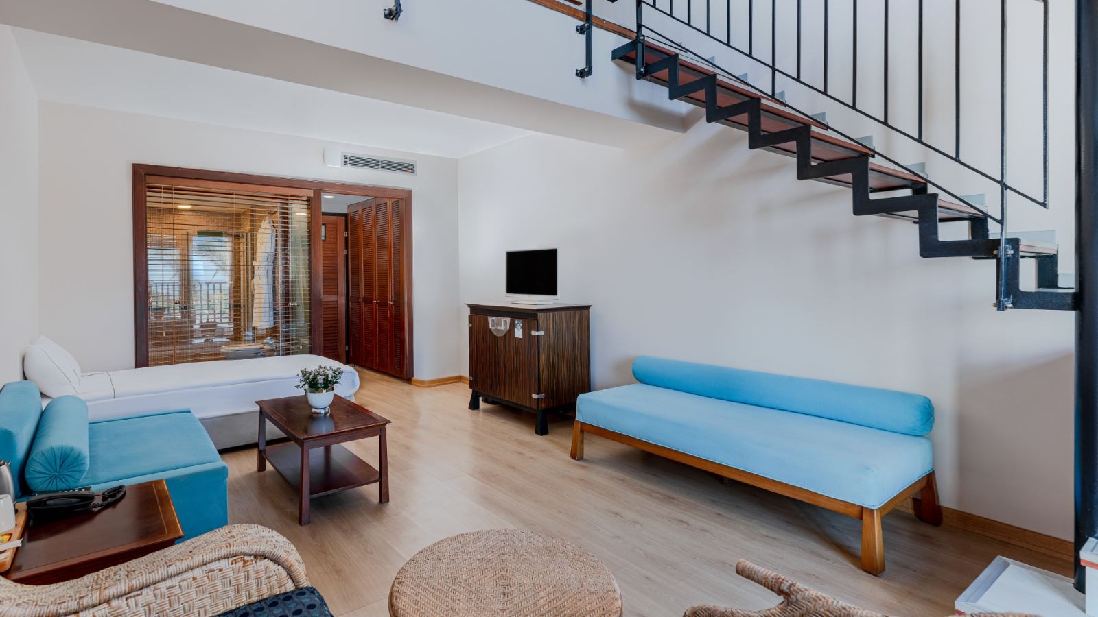 rooms-hills-suite-room