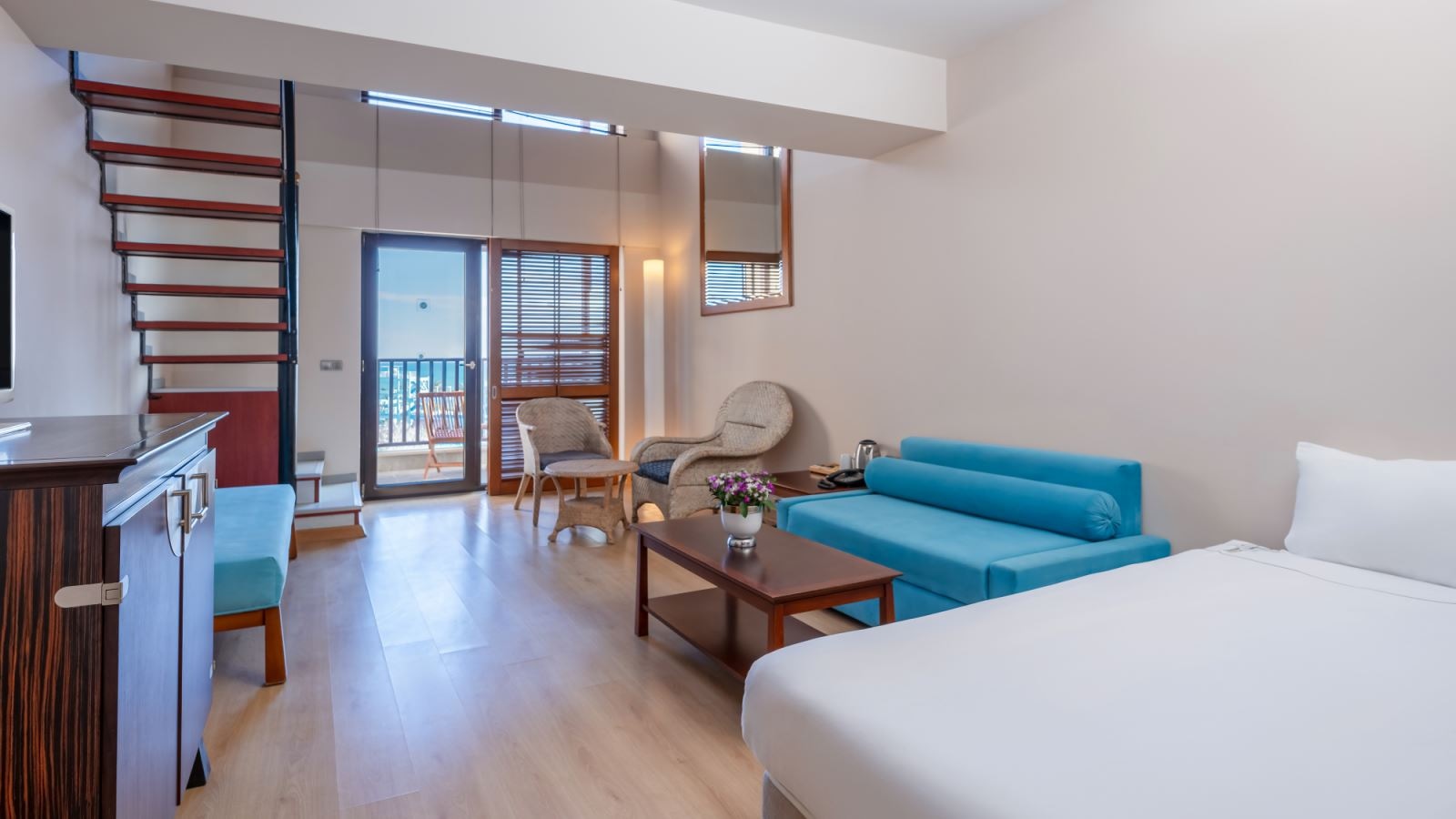 rooms-hills-suite-room