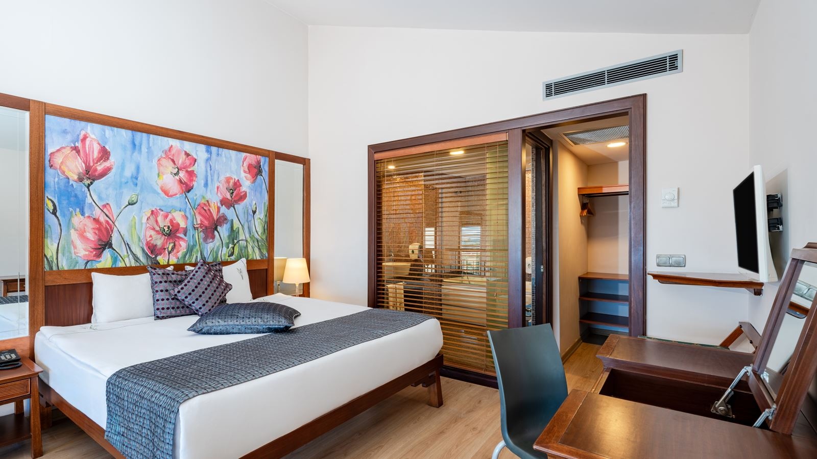 rooms-hill-suite-seaview-room