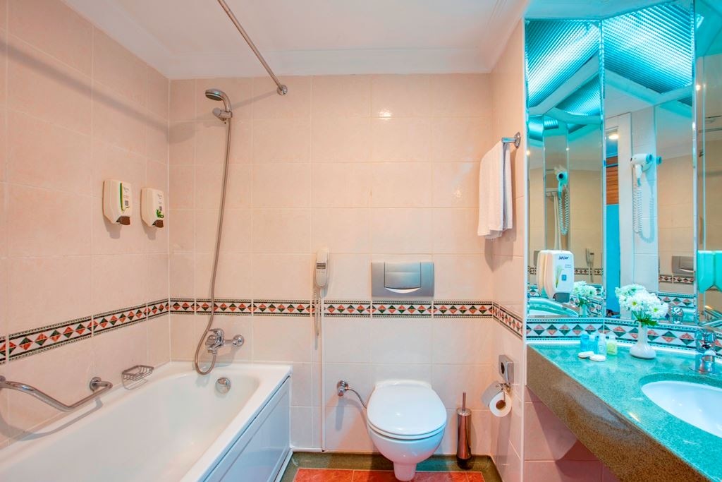 rooms-palace-standard-seaview-room-main-building