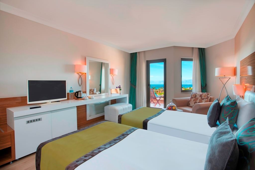 rooms-palace-standard-seaview-room-main-building