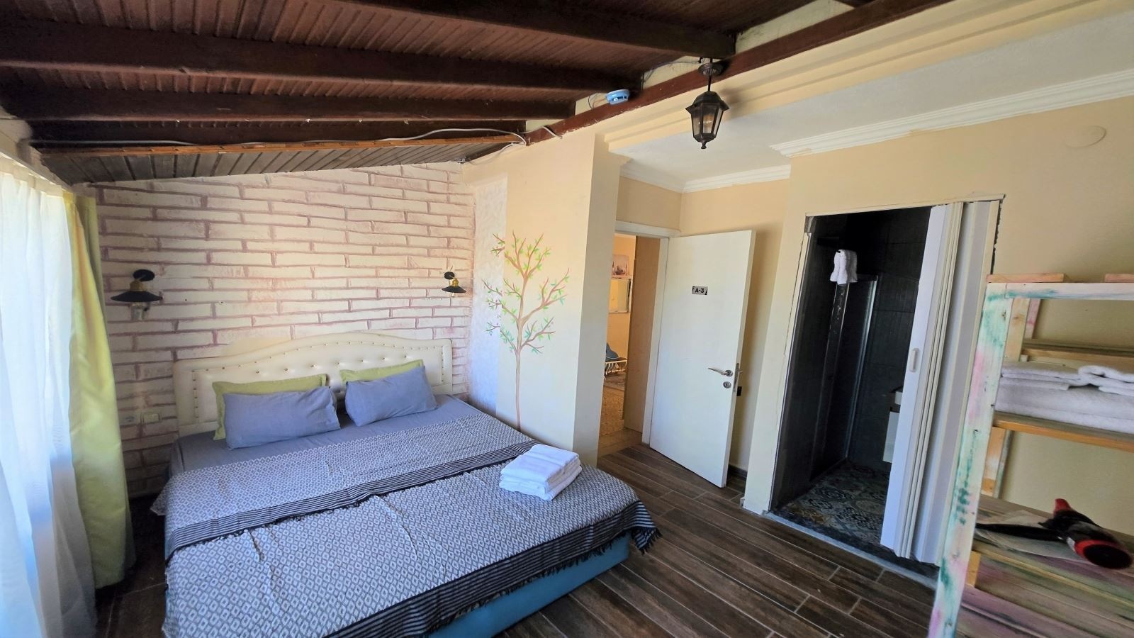 rooms-standard-room