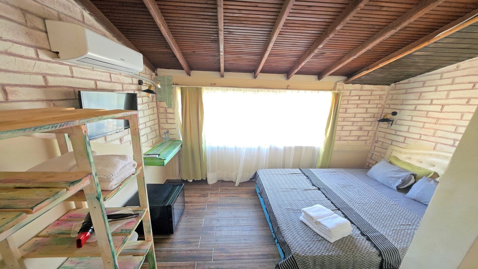 rooms-standard-room