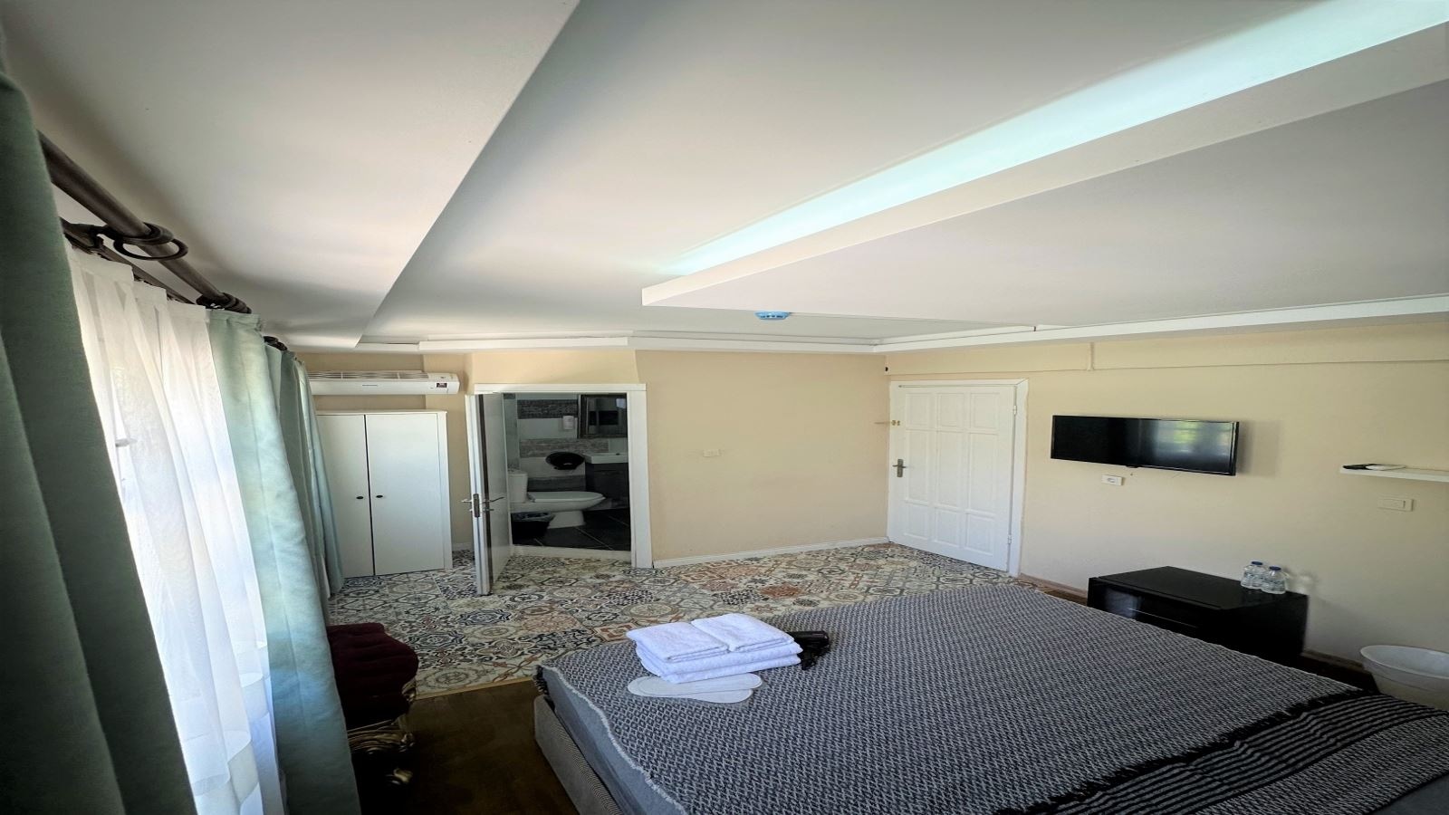 rooms-standard-room