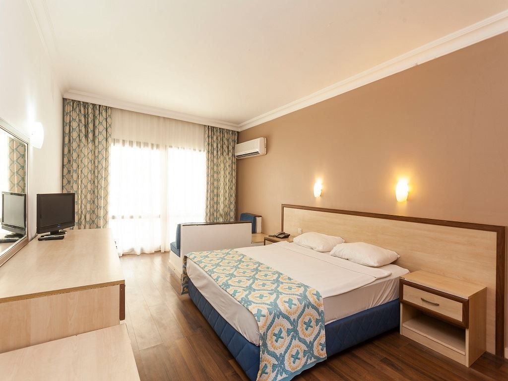 rooms-main-building--family-room