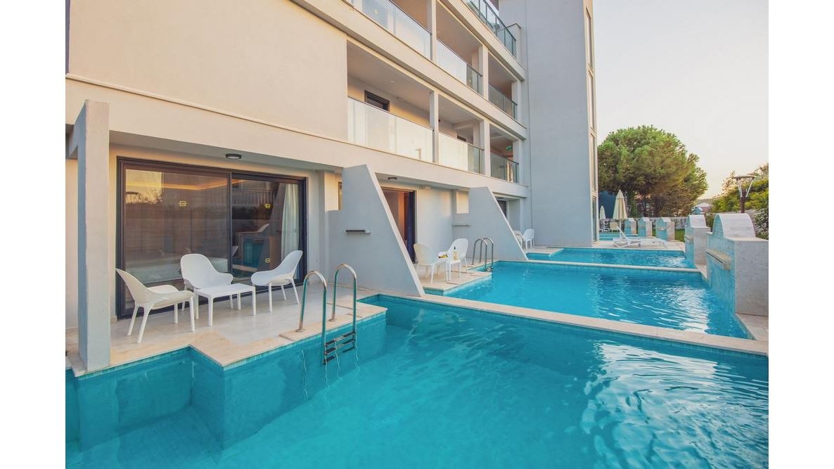 rooms-private-pool-rooms