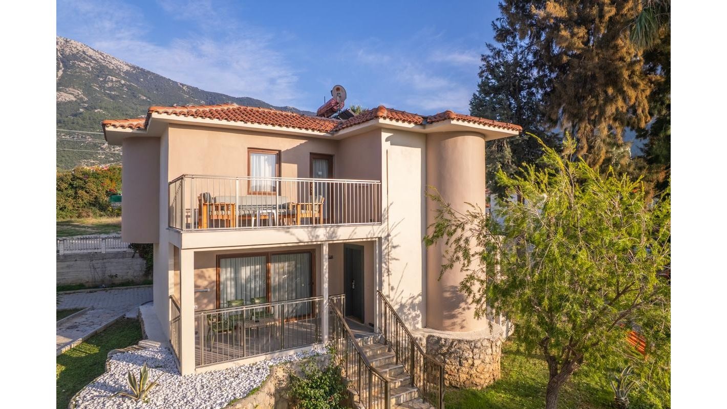 rooms-family-garden-view