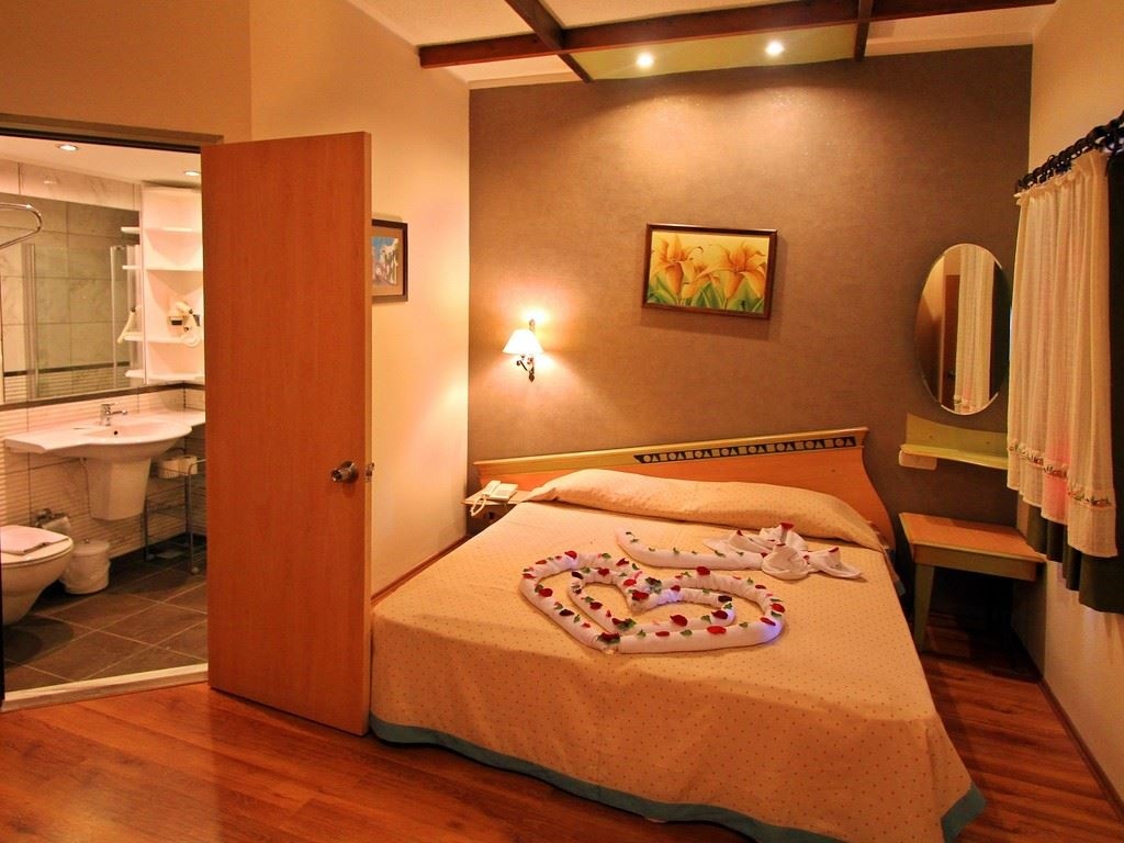 rooms-standard-room-french-balcony