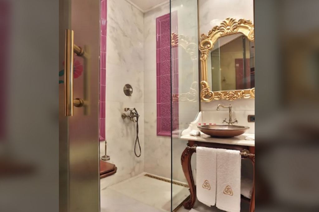 rooms-deluxe-room-with-galata-tower-view