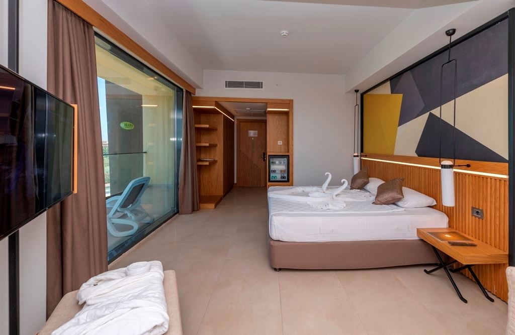 rooms-luxury-suit-room