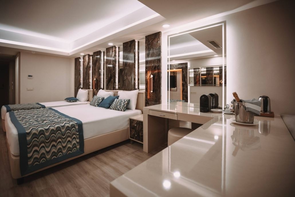 rooms-standard-deluxe-room-with-balcony