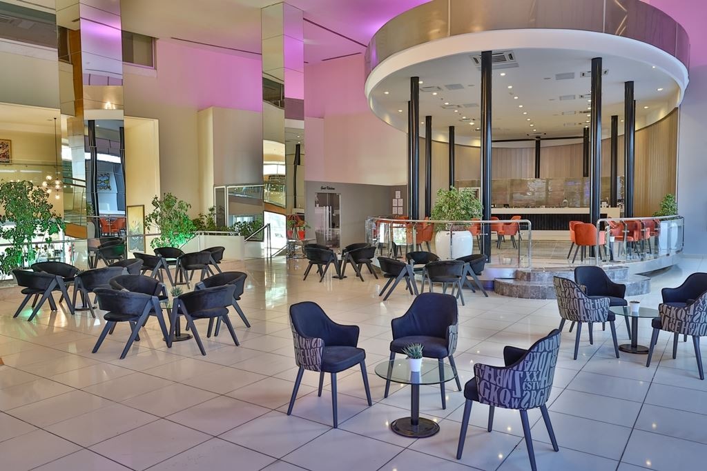 bars-point-lobby-bar