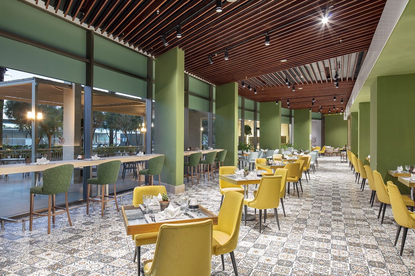 restaurants-miras-of-anotalia